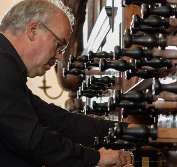 Peter Westerbrink spielt beim 2. Orgelsommerkonzert in St. Jakobi. Foto: Veranstalter