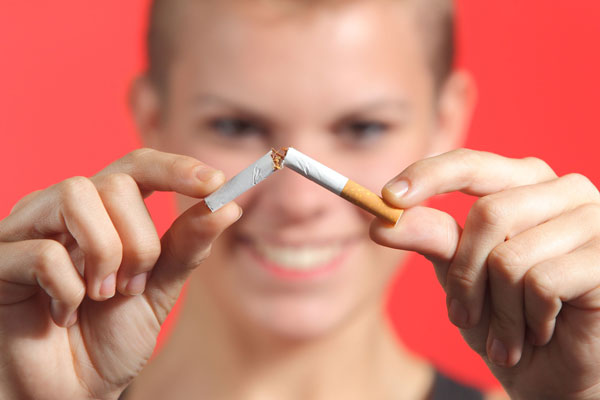 Noch bis zum 11. November sollten sich Schulklassen aus Lübeck für das Nichtrauchen entscheiden und sich online zum Nichtraucherwettbewerb ‚Be Smart – Don’t Start‘ anmelden. Foto: AOK/Colourbox/hfr.