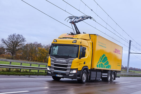 Erstmalig ist ein rein elektrischer Oberleitungs-Lastwagen auf der Teststrecke Lübeck-Reinfeld unterwegs. Fotos: Christian Bendel / Deutsche Post DHL