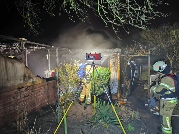 Die  Gartenlaube wurde durch die Flammen stark beschädigt ist und nicht mehr bewohnbar Fotos: STE