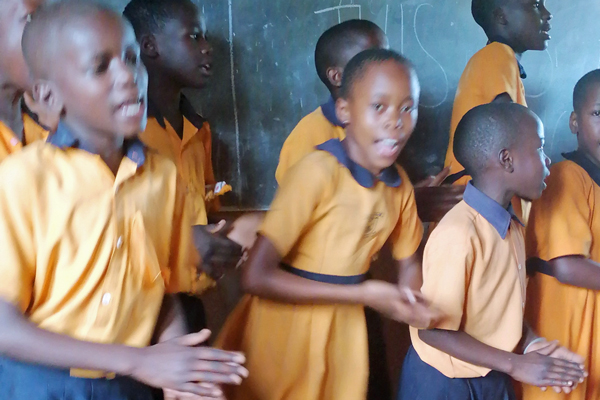 Bernd Ziemens hat in Uganda die Schulleitung und das Kollegium der Aunt Kevin Primary School in Fragen der Schulentwicklung beraten. Foto: Veranstalter