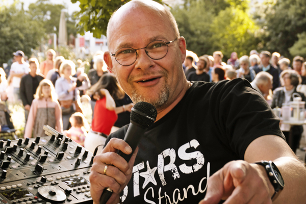 DJ René Kleinschmidt lädt wieder zum „Tanzen am Meer“. Foto: Stine Schoening/TSNT
