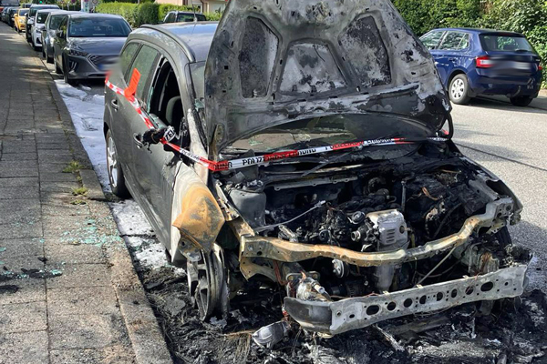 In Lübeck ist das Auto eines ehemaligen AfD-Bürgerschaftsmitglieds abgebrannt. Fotos: Privat