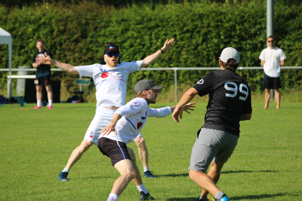 Am 08. und 09. Juni 2024 kämpften die besten deutschen Ultimate Frisbee-Teams um den Pokal des Deutschen Frisbeesport-Verbands (DFV) – darunter auch die Holsteiner Cox. Foto: Holsteiner Cox