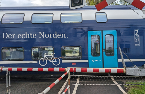 Die Grünen freuen sich, dass Lübecker Schüler nun günstiger fahren können. Foto: Archiv/HN
