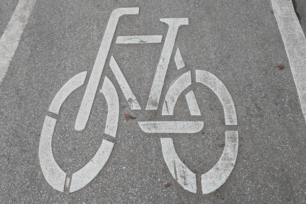 Die Verkehrsführung wurde im gesamten ersten Bauabschnitt zum verbesserten Schutz des Radverkehrs angepasst. Foto: Symbolbild