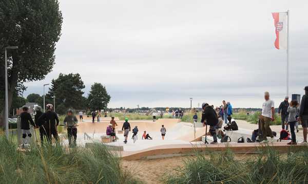 Im wenige Kilometer entfernten Seebad Scharbeutz läuft die Skatebahn schon seit Jahren direkt an der Strandpromenade. In Travemünde droht ein solches Projekt laut der Fraktion SPD und FW jetzt zu scheitern. Foto: Archiv/HN