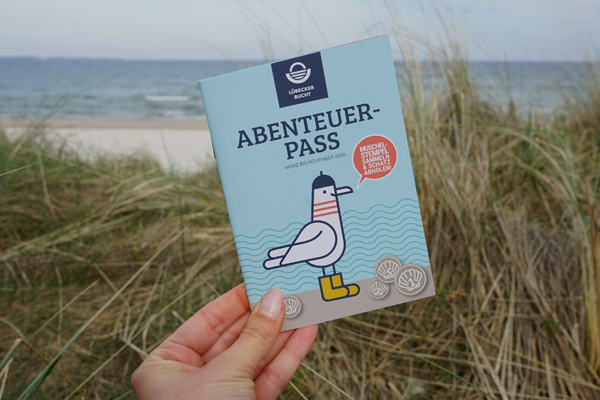 Kinder können sich in einer der Tourist-Infos kostenfrei ihren eigenen Abenteuer-Pass abholen. Foto: www.luebecker-bucht-ostsee.de