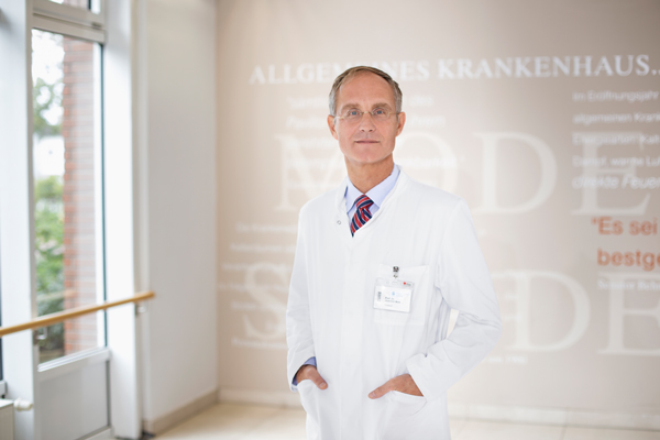 Prof. Dr. med. J. Weil ist Chefarzt der Klinik für Kardiologie und Angiologie an den Sana Kliniken Lübeck. Foto: Sana Kliniken Lübeck