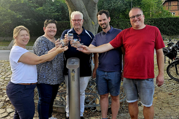 Die Gemeinde Krummesse hat zur Fußball-Europameisterschaft der Herren (EURO 2024) einen Trinkbrunnen erhalten. Foto: Gemeinde Krummesse