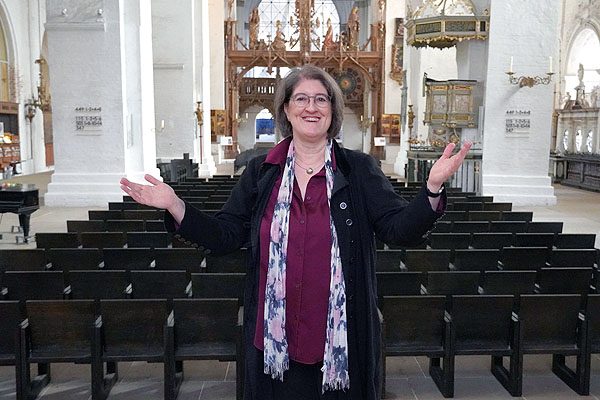 Musik von allen Seiten des Doms: Kreiskantorin Ulrike Gast lädt ein zum Fest der Chöre in Lübeck. Foto: Tim Karweick