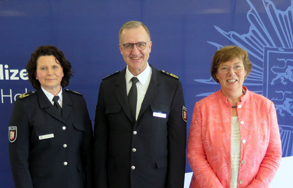 Dr. Maren Freyher mit ihrem Vorgänger Michael Wilksen und Innenministerin Sabine Sütterlin-Waack. Foto: Gründermann