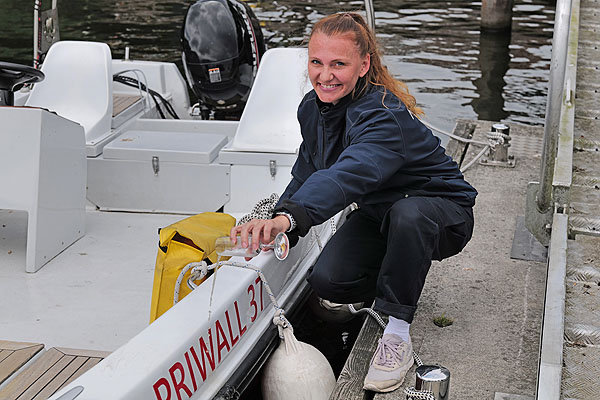 Melanie Bombelka taufte das Boot am Samstag. Fotos: Karl Erhard Vögele