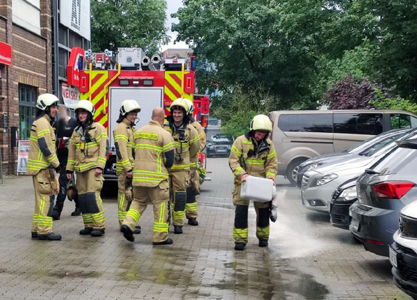 An der Lohmühle musste nur ausgelaufener Kraftstoff aufgenommen werden. Zu einem Brand war es nicht gekommen. Foto: STE