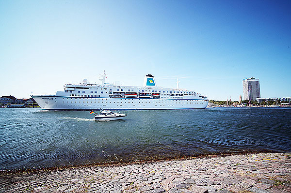 Der geplante Besuch der MS Deutschland am Dienstag in Travemünde wurde abgesagt. Foto: Karl Erhard Vögele