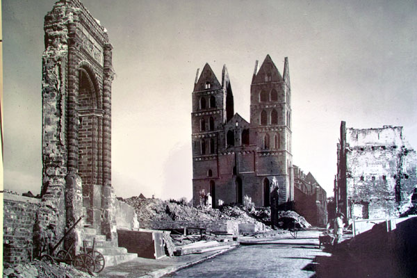 Nicht alle Bombenabwürfe waren so gut dokumentiert wie hier im Lübecker Gründungsviertel. Foto: Archiv der Hansestadt Lübeck