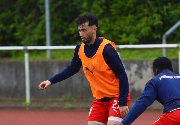 Fabio Maiolo wird ein Adlerträger. Foto: 1. FC Phönix