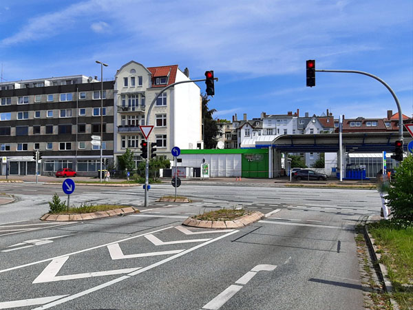 Das Auto fuhr mit deutlich überhöhter Geschwindigkeit durch die Ziegelstraße und die Fackenburger Allee. Foto: Polizei