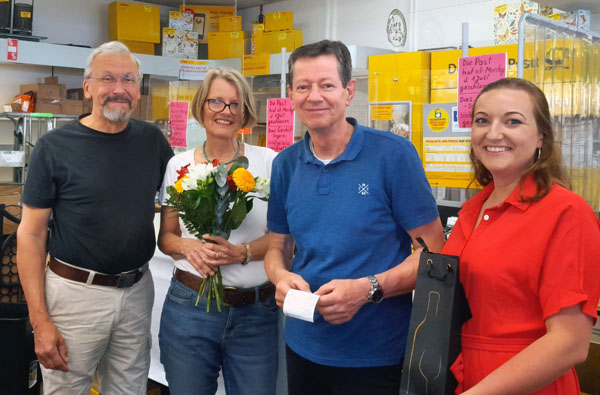 Ulrich Pluschkell (links) und Marie Piep (rechts) dankten Sigrid und Andreas Weinert für ihren jahrelangen Einsatz. Foto: SPD