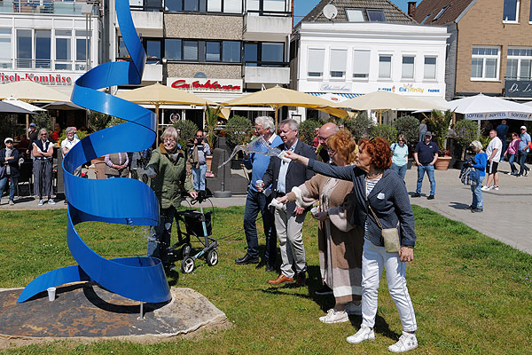 Der Verein für Kunst und Kultur zu Travemünde hat mit der Taufe des Blue Jack die WindArt 2024 eröffnet. Fotos: Karl Erhard Vögele