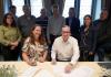 Mandy Siegenbrink, Fraktionschefin der Grünen, und CDU-Fraktionschef Christopher Lötsch, unterzeichneten die Kooperation. Foto: VG