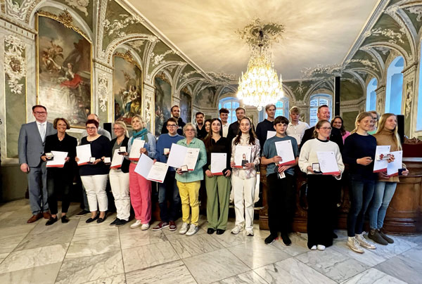 Lübecks Ansehen in Deutschland und der Welt fördern: Die Hansestadt ehrte erfolgreiche Lübecker Sportler des Jahres 2022 zusammen mit Vereinsvorständen und Vereinsvertretern im Rathaus. Fotos: HL