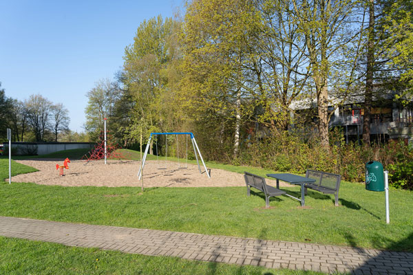 Auf dem Spielplatz im Brüder-Grimm-Weg 10 bis 12 bieten die verschiedenen Spielgeräte viel Abwechslung. Fotos: Vonovia SE