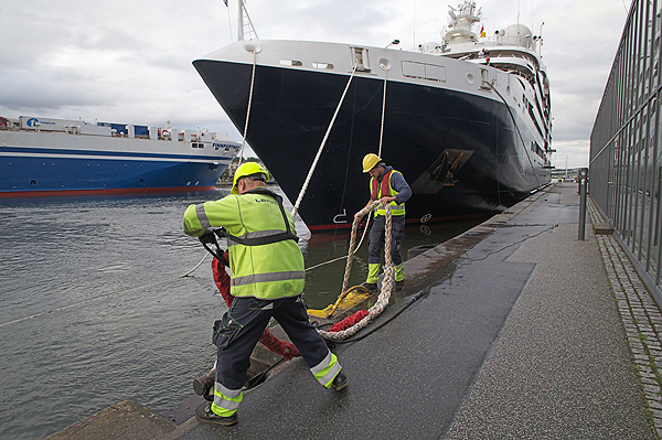 Der Kreuzfahrer MS Le Champlain ist auf Kurzbesuch in Travemünde. Foto: Karl Erhard Vögele