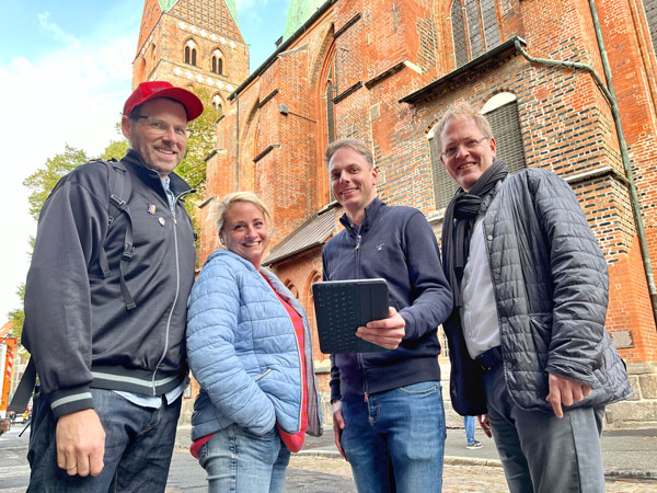 Jugenddiakon Marc Preißler, seine Kollegin Maike Peters und die Konfirmandenbeauftragten des Kirchenkreises, die Pastoren Robert Pfeifer und Oliver Erckens haben gemeinsam mit ihrem Team die Church-Night geplant. Foto: Bastian Modrow