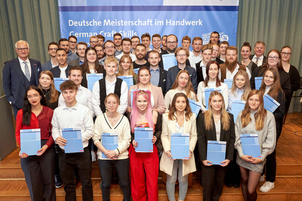 Die Handwerkskammer Schleswig-Holstein hat in Lübeck die 50 Landessieger des
Wettbewerbes „Deutsche Meisterschaft im Handwerk – German Craft Skills“ ausgezeichnet. Foto: HWK/Christian Wese