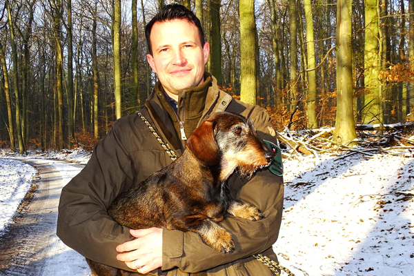 Hannes Napp, hier mit Dackel Freya, im neuen Revier. Fotos: Harald Denckmann