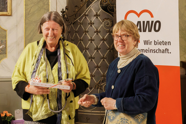 Feierten mit Gästen 100 Jahre AWO: Kathrin Sonnenholzner, Vorsitzende des Präsidiums des AWO-Bundesverbandes, und Martina Schröder, Vorsitzende des AWO-Kreisverbandes Lübeck. Foto: AWO