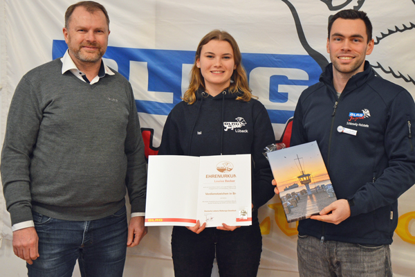 Louisa Becker wurde mit dem Verdienstabzeichen Bronze geehrt. Fotos: DLRG