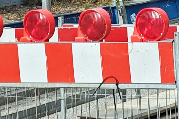 Die Sanierung des Radweges an der Kronsforder Landstraße dauert bis Ende September.