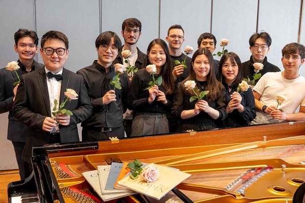 Zwölf Studenten spielten zwölf große Werke von Chopin. Foto: Veranstalter