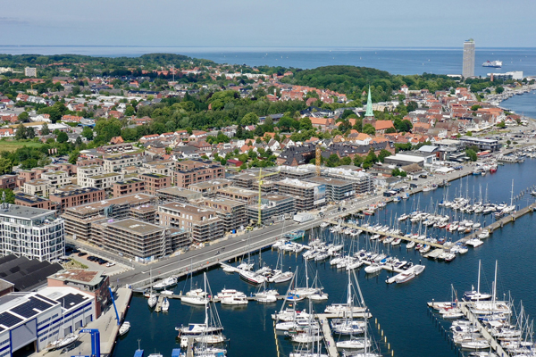 Am Travemünder Fischereihafen schreitet der Bau des Neubauprojekts „Baltique“ voran. Foto: NGEG Norddeutsche Grundstücksentwicklungsgesellschaft mbH