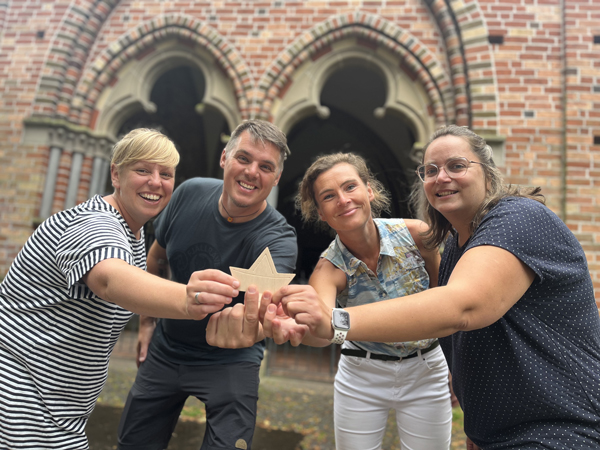 Das Team hinter dem Achterwind BarCamp: Anna Schaefer (Junge Nordkirche), Holger Wöltjen (Jugendpfarramt Kirchenkreis Lübeck Lauenburg), Julia Hillmann (Junge Nordkirche) und Katharina Schneider (Jugendpfarramt). Foto: Annkathrin Bornholdt