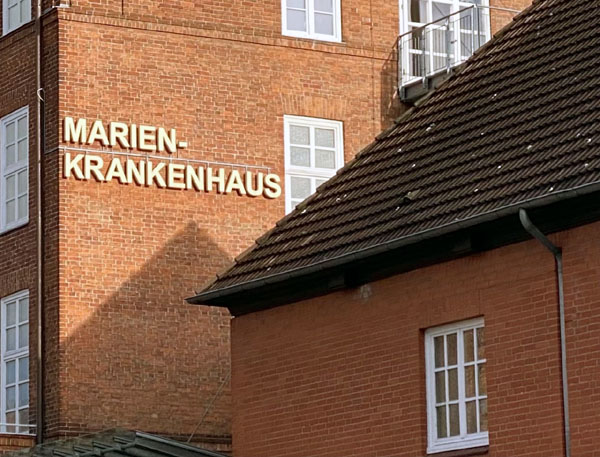 GAL und Linke fordern den Erhalt des Marien-Krankenhauses am jetzigen Standort. Foto: GAL