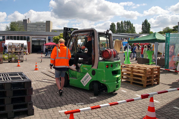 Die Messe gibt Einblicke in die verschiedenen Berufe. Foto: Agentur für Arbeit