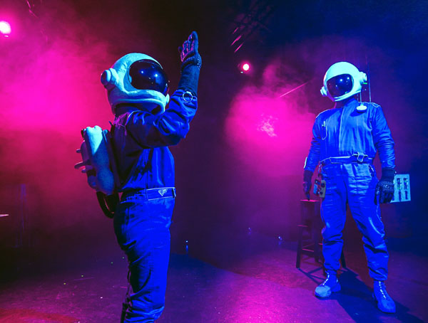 Die Premiere des neuen Stückes der Taschenoper wurde vom Publikum begeistert aufgenommen. Fotos: Olaf Malzahn