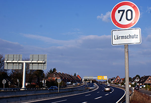 Es gibt neue Pläne für Lärmschutzwände an der B75 im Bereich Kücknitz. Foto: Oliver Klink/Archiv