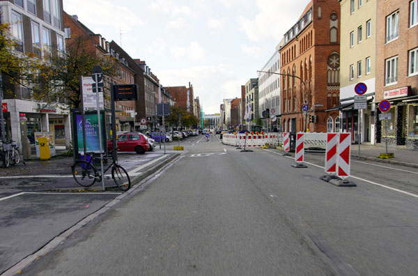 Die Stadt hält am Umbau der Beckergrube trotz jahrelanger Sperrung der Hubbrücke fest. Foto: JW