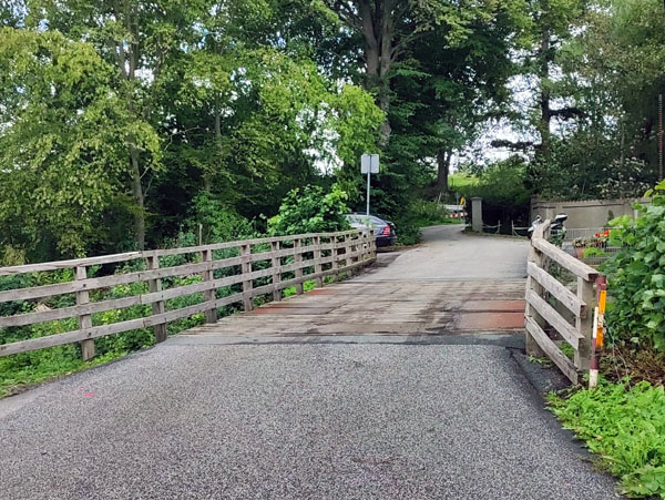 Die alte Brücke - hier ein Bild aus dem Sommer 2023 - wurde durch ein Neubau ersetzt.