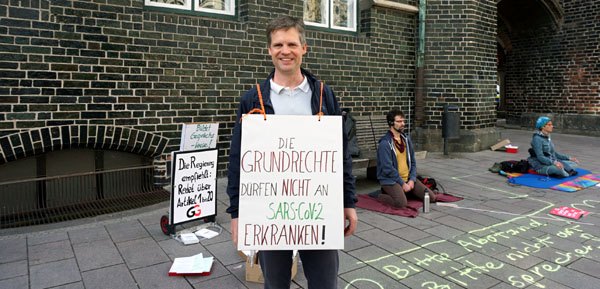 Ivo Zsiros bei einer Demonstration für die Grundrechte im Jahr 2020. Foto: JW/Archiv