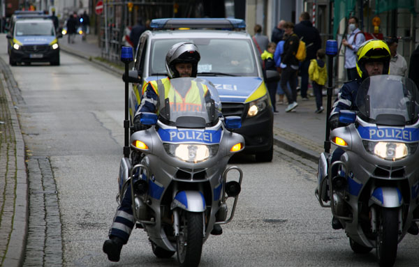 Die Polizei erwartet von 17.30 Uhr bis 21 Uhr mit Verkehrsbehinderungen durch die Demos.