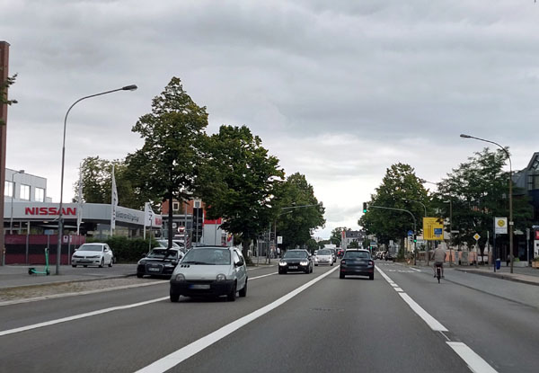 Der Test einer reinen Busspur stadtauswärts wird nur einen Monat lang erfolgen. Foto: JW/Archiv