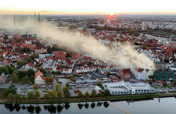 Am Samstagvormittag war das Feuer in der Kanalstraße in Gewalt. Foto: Marvin Krause