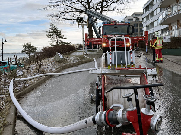 Das Feuer in einem Wohnzimmer konnte zügig gelöscht werden. Fotos: DS