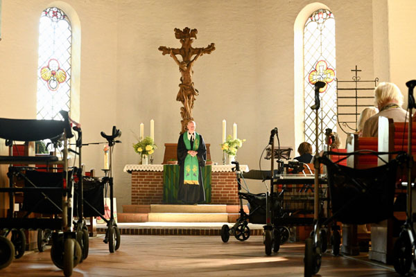 In Gleschendorf findet jeden Monat ein Gottesdienst statt, der auch für Bewohner von Pflegeeinrichtungen geeignet ist. Foto: KKOH/Heinen