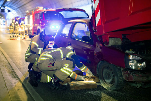 Lübeck Live Große Übung Im Lübecker Herrentunnel 0104